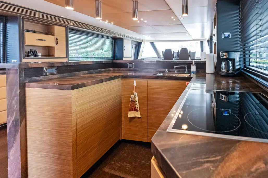 Yacht Photo 26